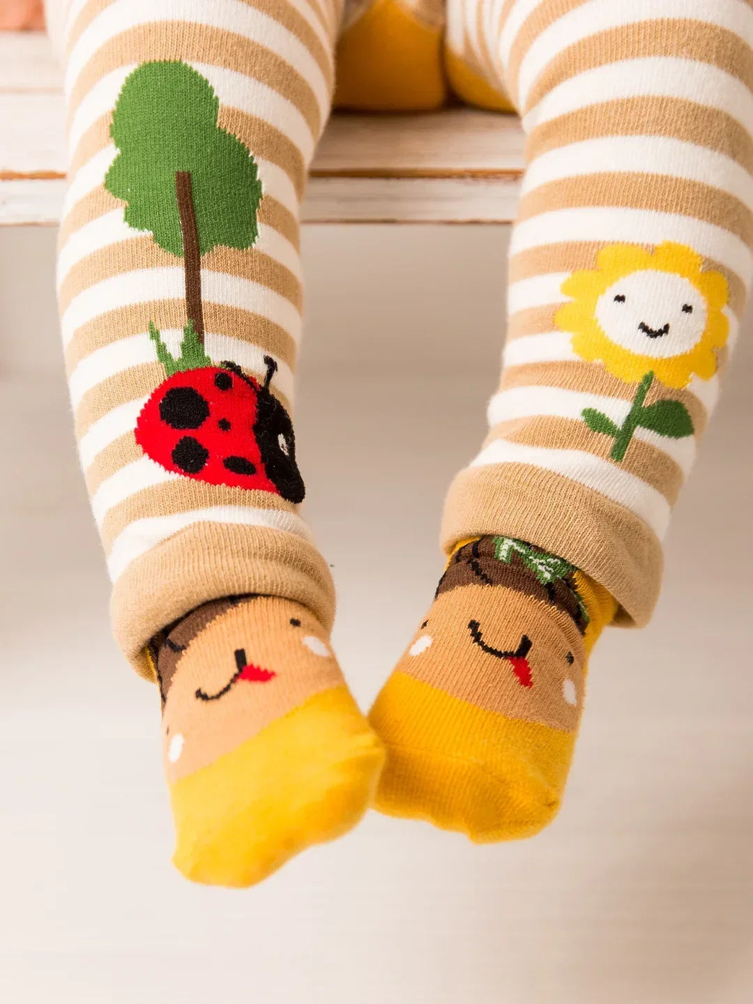 Rusty the Acorn Socks Blade & Rose
